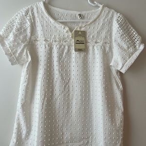 Never worn beautiful feminine blouse with beautiful detail. Perfect condition